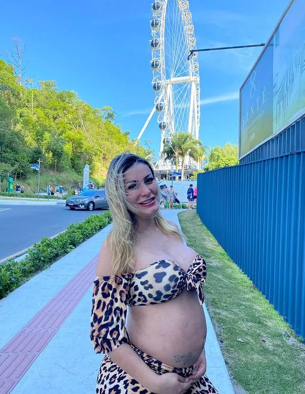 Andressa Urach fala sobre gravidez e diz que evitou expor a barriga