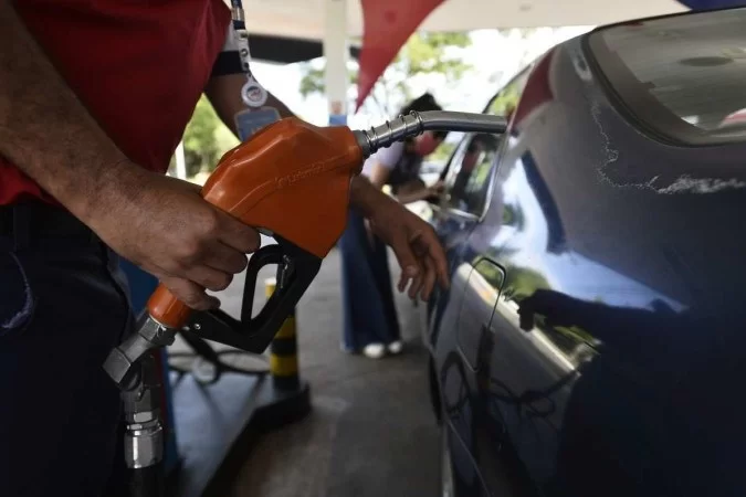Petrobras anuncia gasolina e diesel mais caros a partir deste sábado (18)