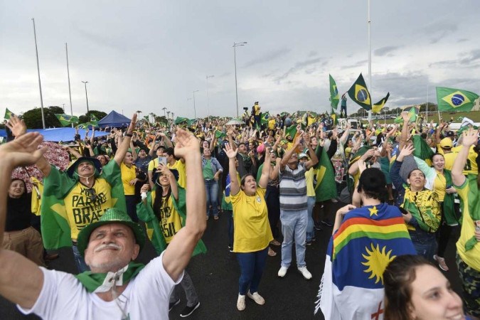 Em Brasília, manifestantes começam a chegar no QG do Exército