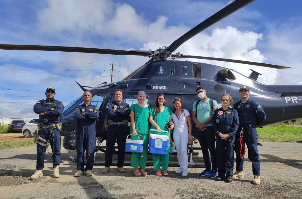 Coração é transportado de helicóptero de Caruaru ao Recife para paciente à espera de transplante