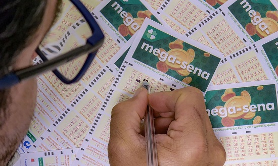 Prêmio da Mega-Sena acumula e chega a R$ 62 milhões
