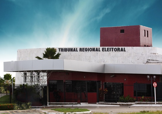 Mandatos do prefeito e vice-prefeito de Porto da Folha são cassados pelo TRE-SE