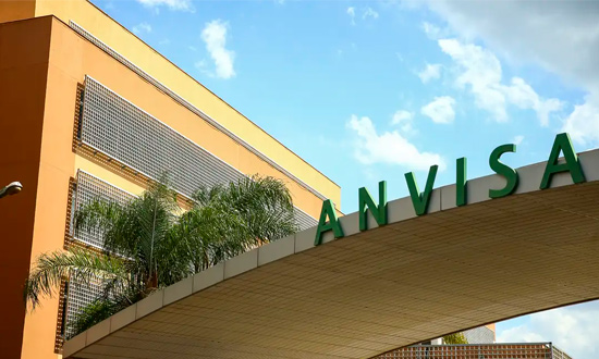 Suplementos contendo cúrcuma podem representar riscos ao fígado, alerta Anvisa