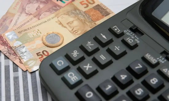 Índice de preços ao consumidor cai para 3,81%, com aumento de apenas 0,7% em fevereiro