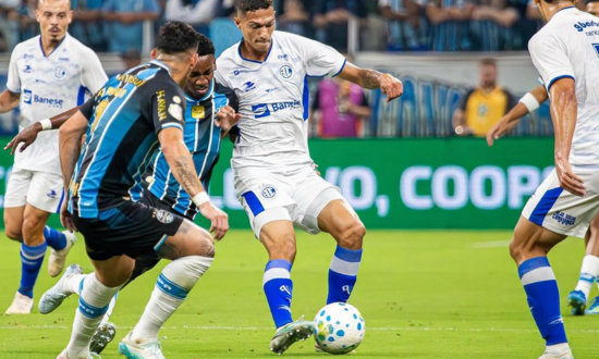 Grêmio supera o Confiança em duelo da Copa do Brasil
